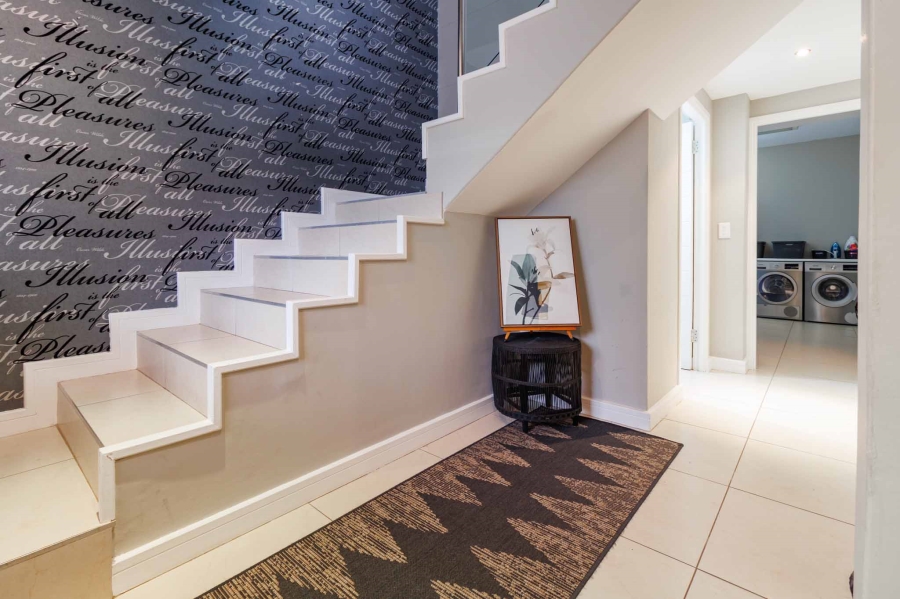 3 Bedroom Property for Sale in Sea Point Western Cape